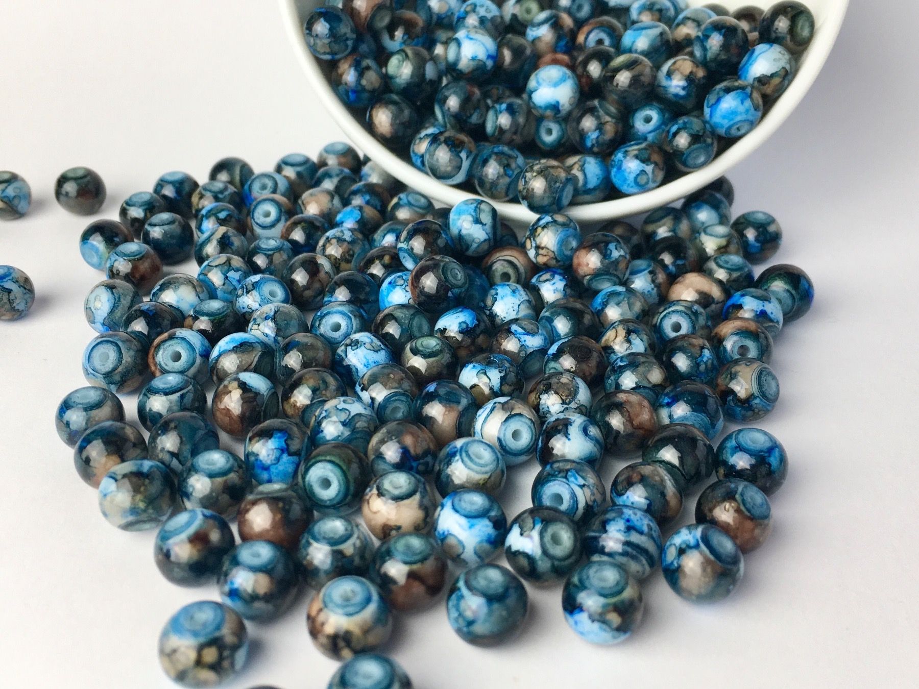 Perlen (unechte): Glasperlen dodgerblue 8mm / 100 Stück – Neu (gemäss Beschreibung) aus Stallikon von perlenliebe