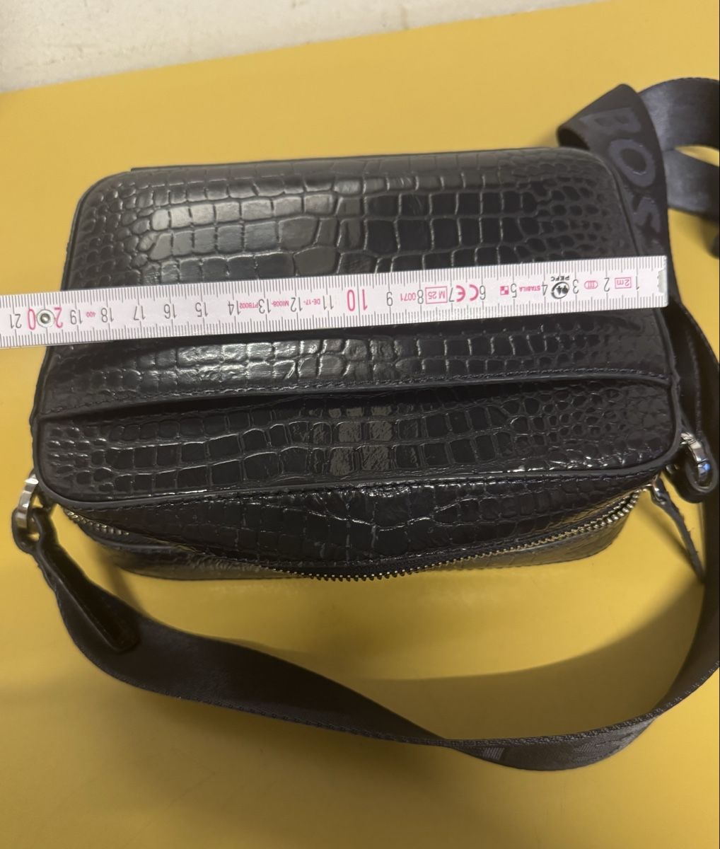 Hugo Boss Taschen für Damen:  Boss Handtasche  – Gebraucht aus Schlieren von Freundlich02 9