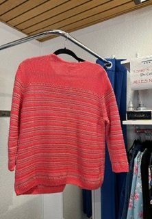 Giacche: NEU Strickjacke, koralle-gestreift, Gr. 44 – Nuovo (secondo la descrizione) da Urtenen-Schönbühl venduto da isastyle 1