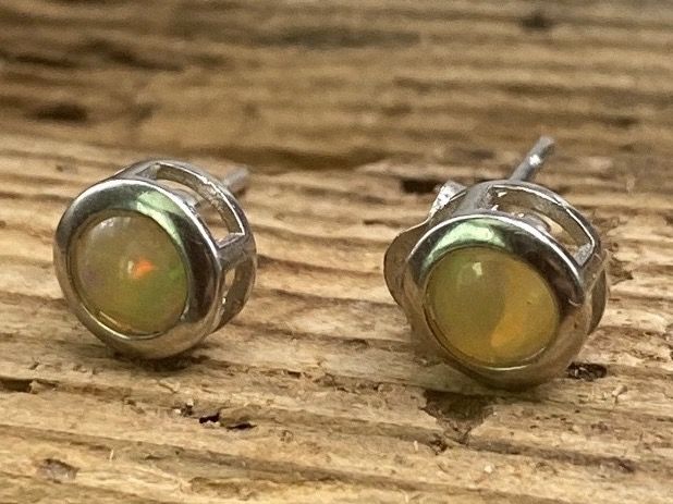 Ohrringe & -stecker: Kleine und feine Opal Ohrstecker in Sterlingsilber – Neu (gemäss Beschreibung) aus Luzern von S.Kern01
