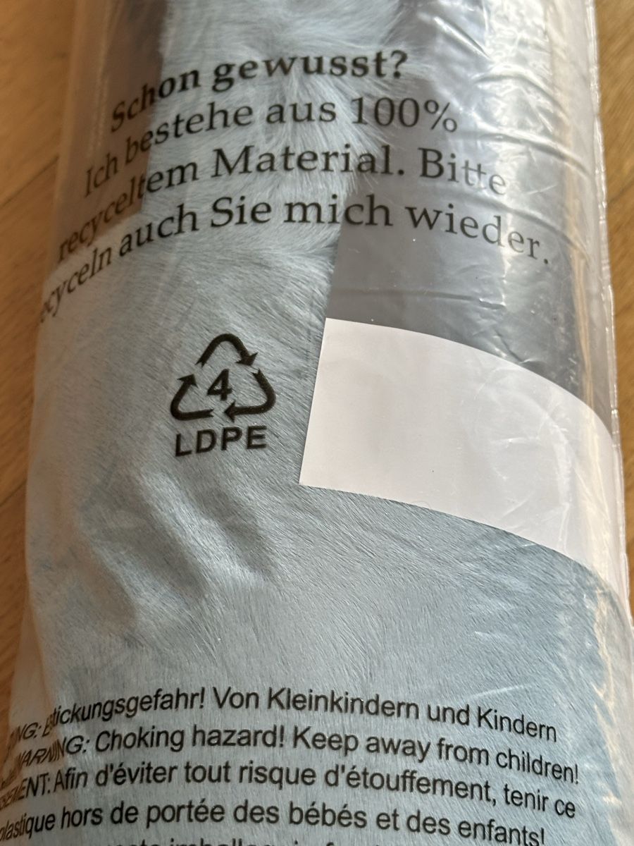 Teppiche: Fell Teppich  Taubenblau  – Neu (gemäss Beschreibung) aus Bern von womiman 1