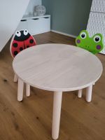 Spielba Tisch und Stühle