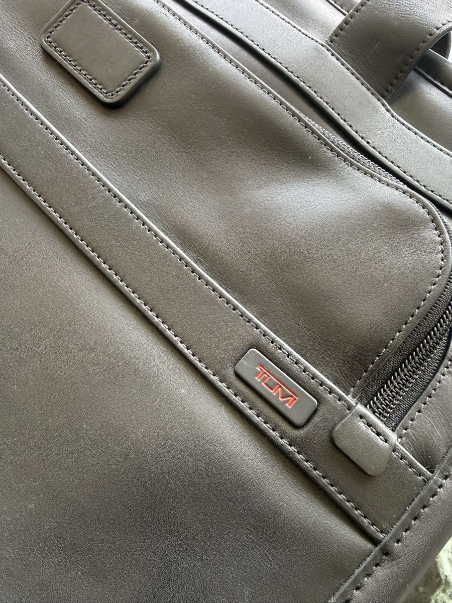 Tumi Valigie & Borse: Tumi Leather Briefcase - New – Nuovo (secondo la descrizione) da Sorengo venduto da Vreeswijk2 1