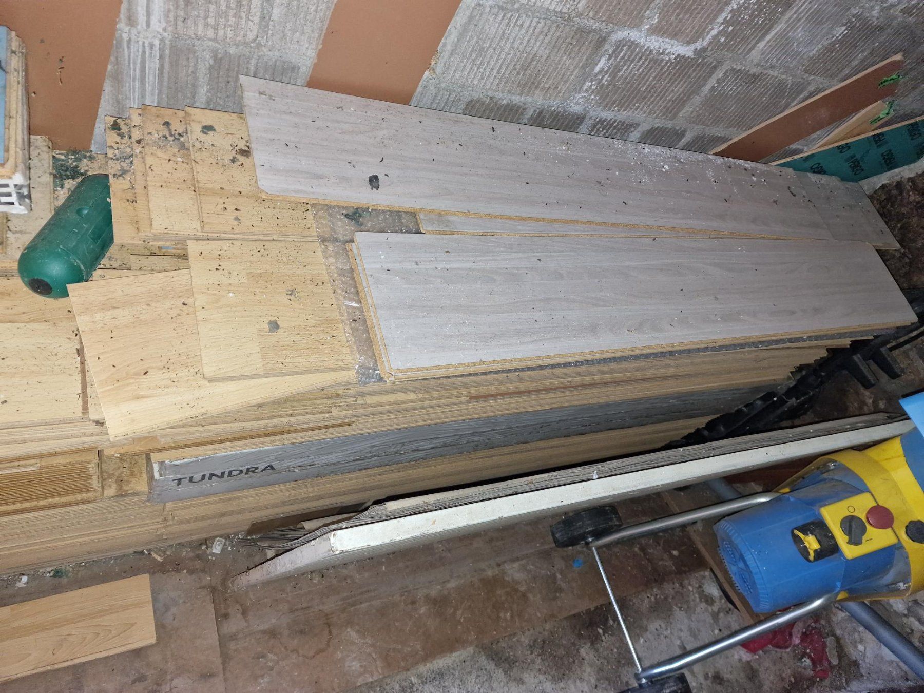 Bodenbeläge: Laminatboden Diverse – Gebraucht aus Eschenbach SG von Hoerbys 3