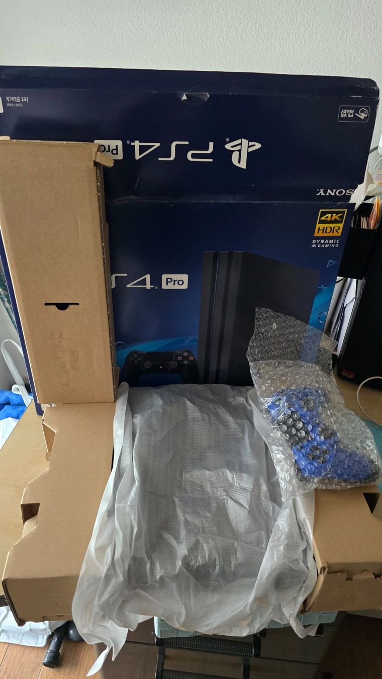 Sony Consoles: PS4 PRO + set games – D'occasion à Rennaz par DYL-HOOKYE 3
