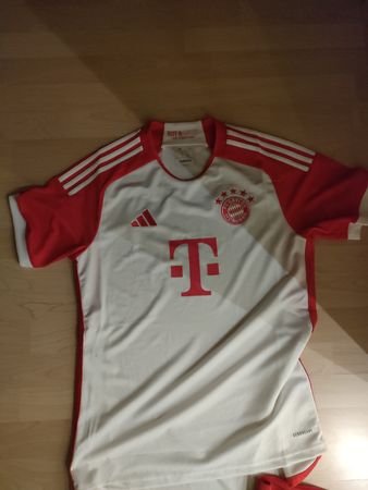 FC Bayern München Heim Trikot Grösse M