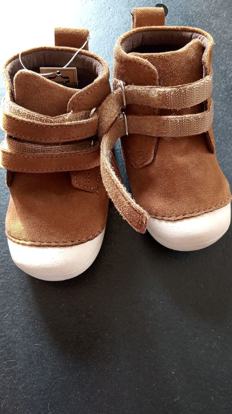 Scarpe per ragazzi: Echt Leder Schuhe Kind Gr. 24 NEU – Nuovo e nell'imballaggio originale da Rehetobel venduto da Modi98