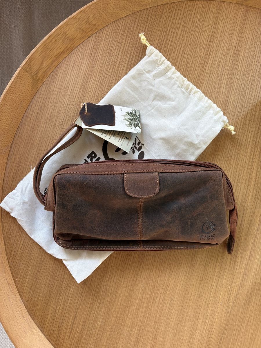 Custodie per cosmetici: Rustic Town Toilet bag Leder – Nuovo e nell'imballaggio originale da Obermumpf venduto da kevinsells