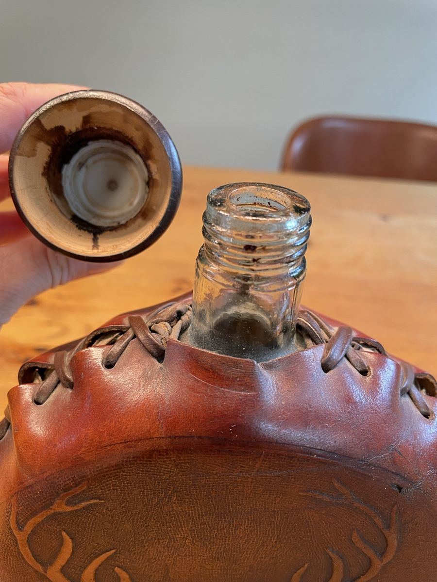 Bottiglie: Jagdflasche Hirsch Leder – Usato da Niederbüren venduto da Poschti_19 7