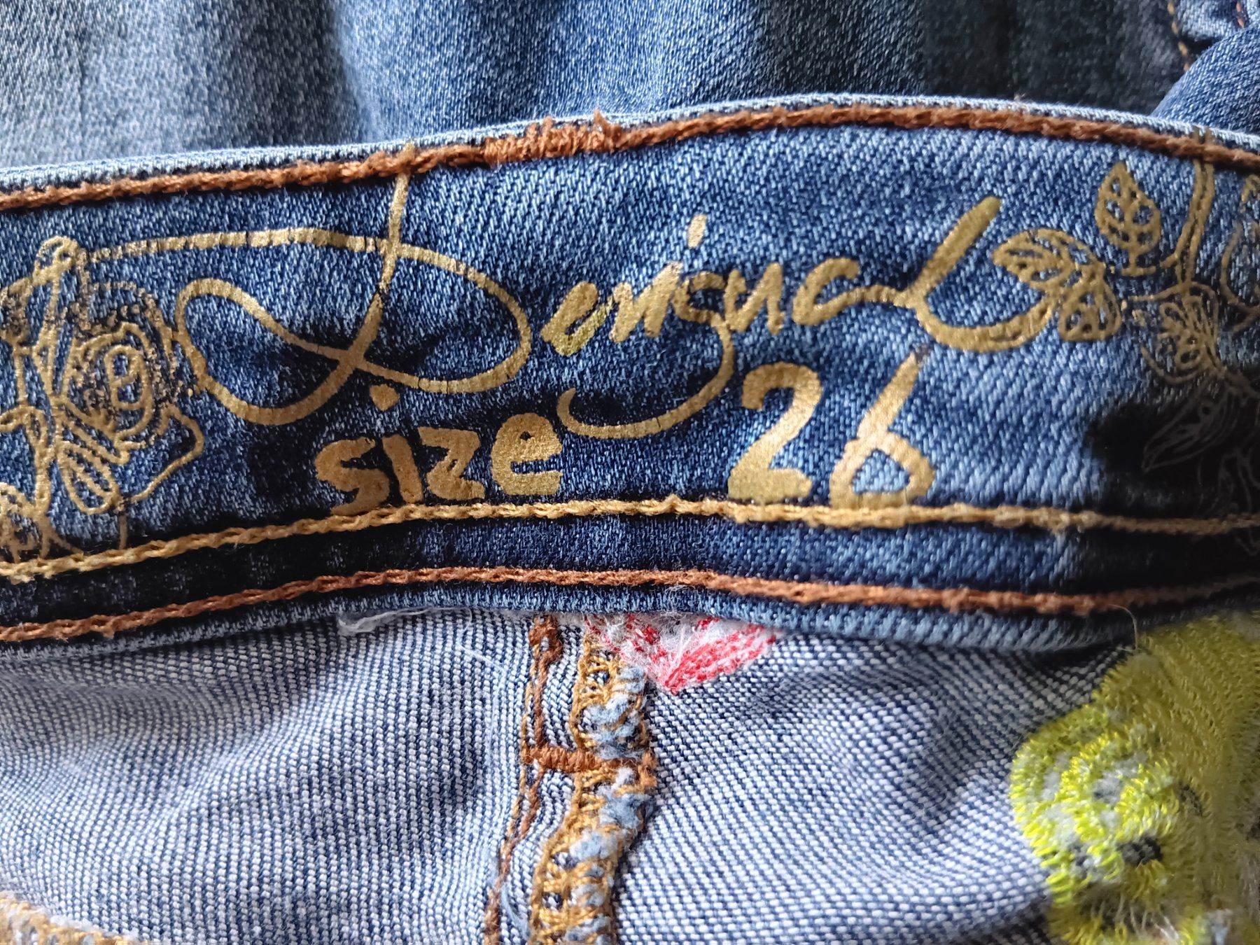 Desigual Jeans: DESIGUAL Jeans taille / Grosse 26 – Usato da Cossonay-ville venduto da Super-Price-Quality 9