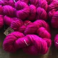 500g dicke Wolle handgesponnen Single Garn - kräftiges Pink