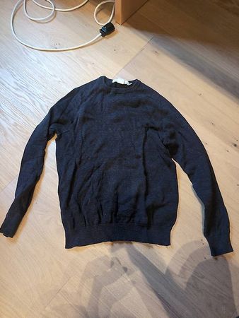 Grauer Männerpullover S