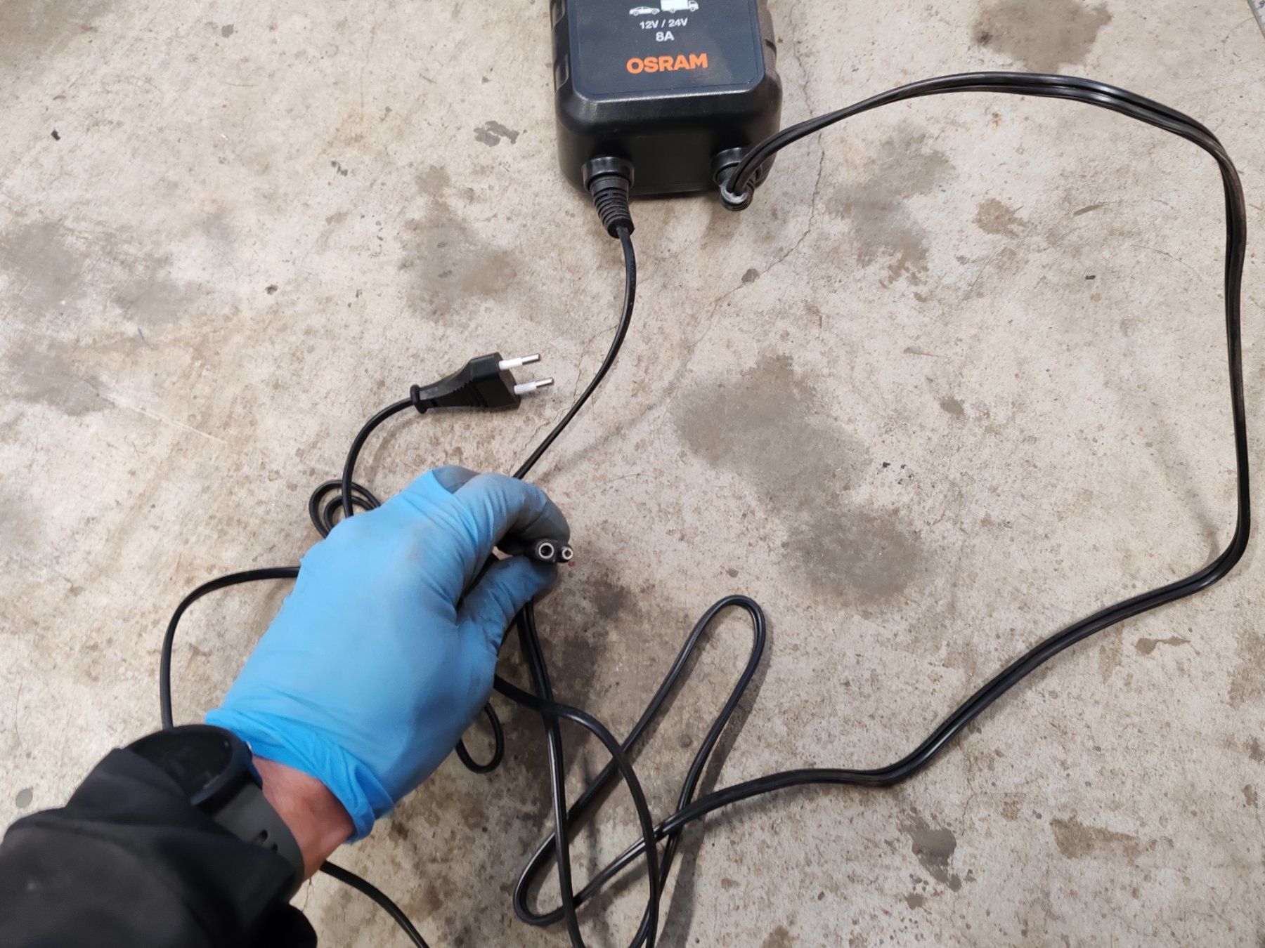 Batterie-Ladegeräte: Osram Autobatterieladegerät 12V/24V 8A – Gebraucht aus Ennenda von ale_xts5 1