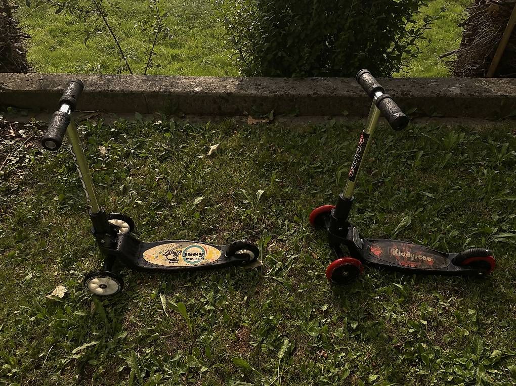 Fahrzeuge für Kinder: Zwei Kinder-Dreiräder  – Gebraucht aus Root von diala3