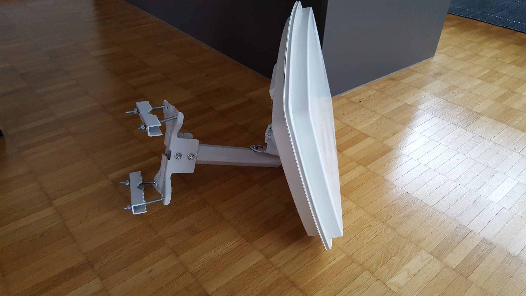 Radiocomunicazione: SAT ANTENNE /  Flachantenne: – Usato da Igis venduto da JUST-4U-ENJOY