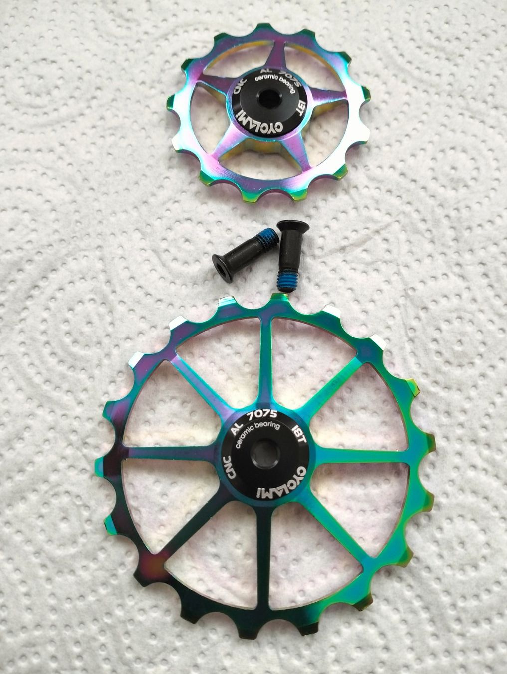 Pezzi di ricambio: Fahrrad Schaltröllchen & diverse Schrauben Regenbogen-Farbe – Nuovo (secondo la descrizione) da Uster venduto da KarlZH