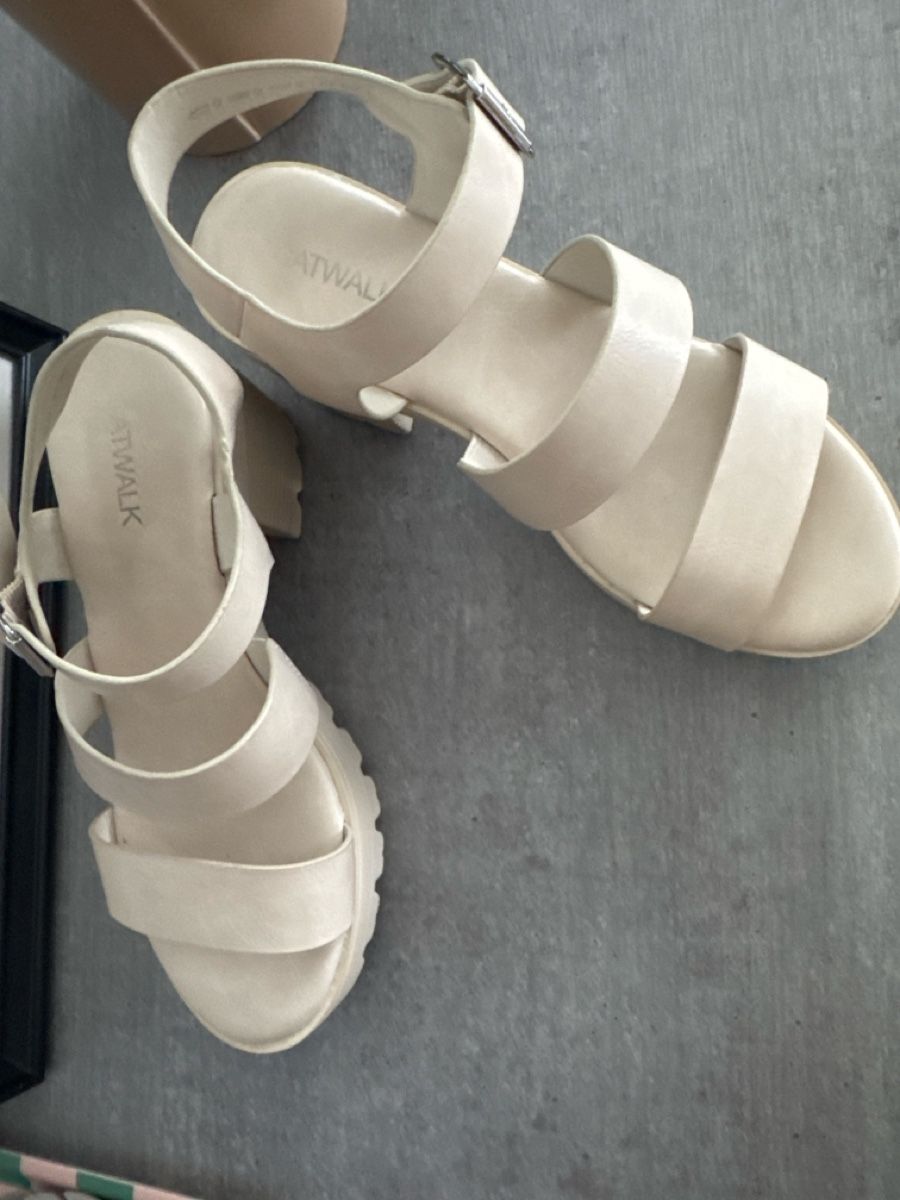 Dosenbach Chaussures femmes: Sandalen, beige – D'occasion à Uitikon Waldegg par LoriCor 1