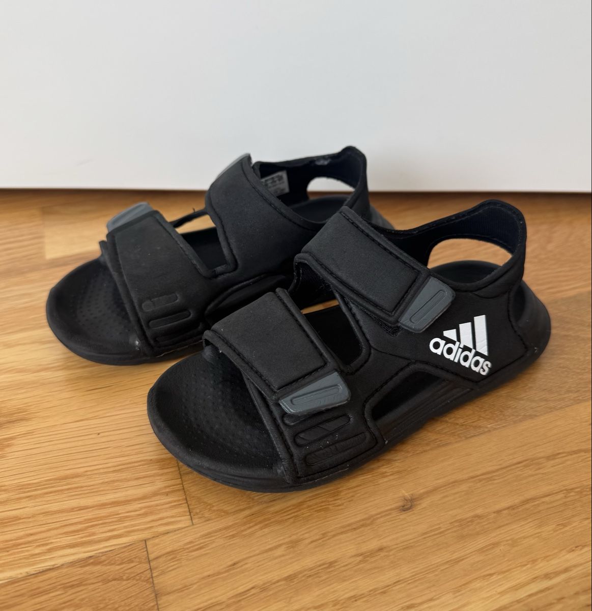 Adidas Scarpe per ragazzi: Adidas Sandalen Gr. 28 – Usato da Flumenthal venduto da Krajan