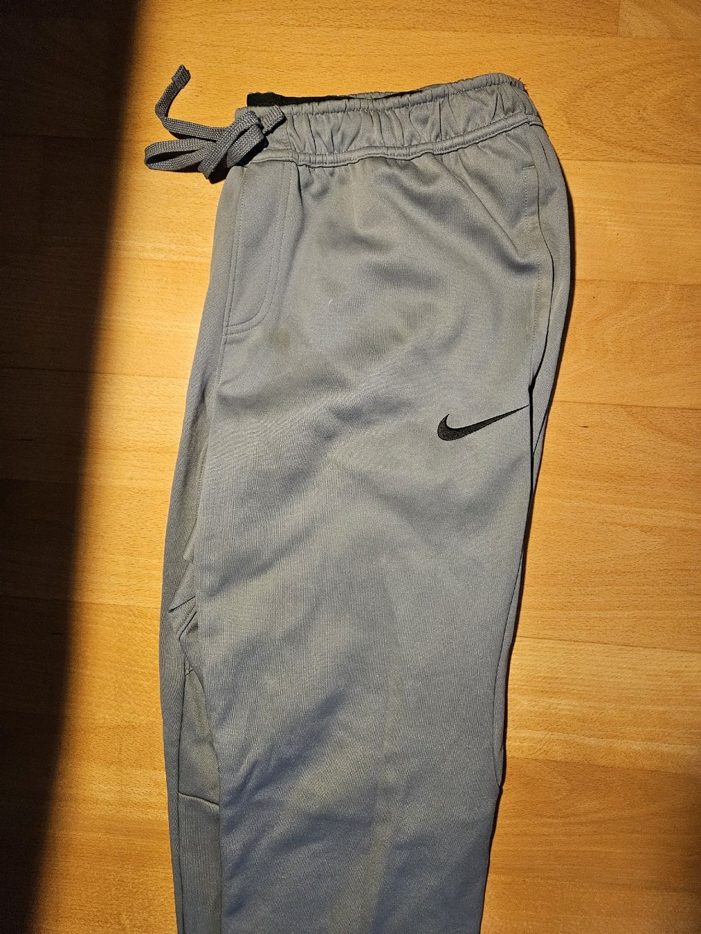 Pantaloni: Nike Trainerhosen Männer – Usato da Nidau venduto da ann_2289