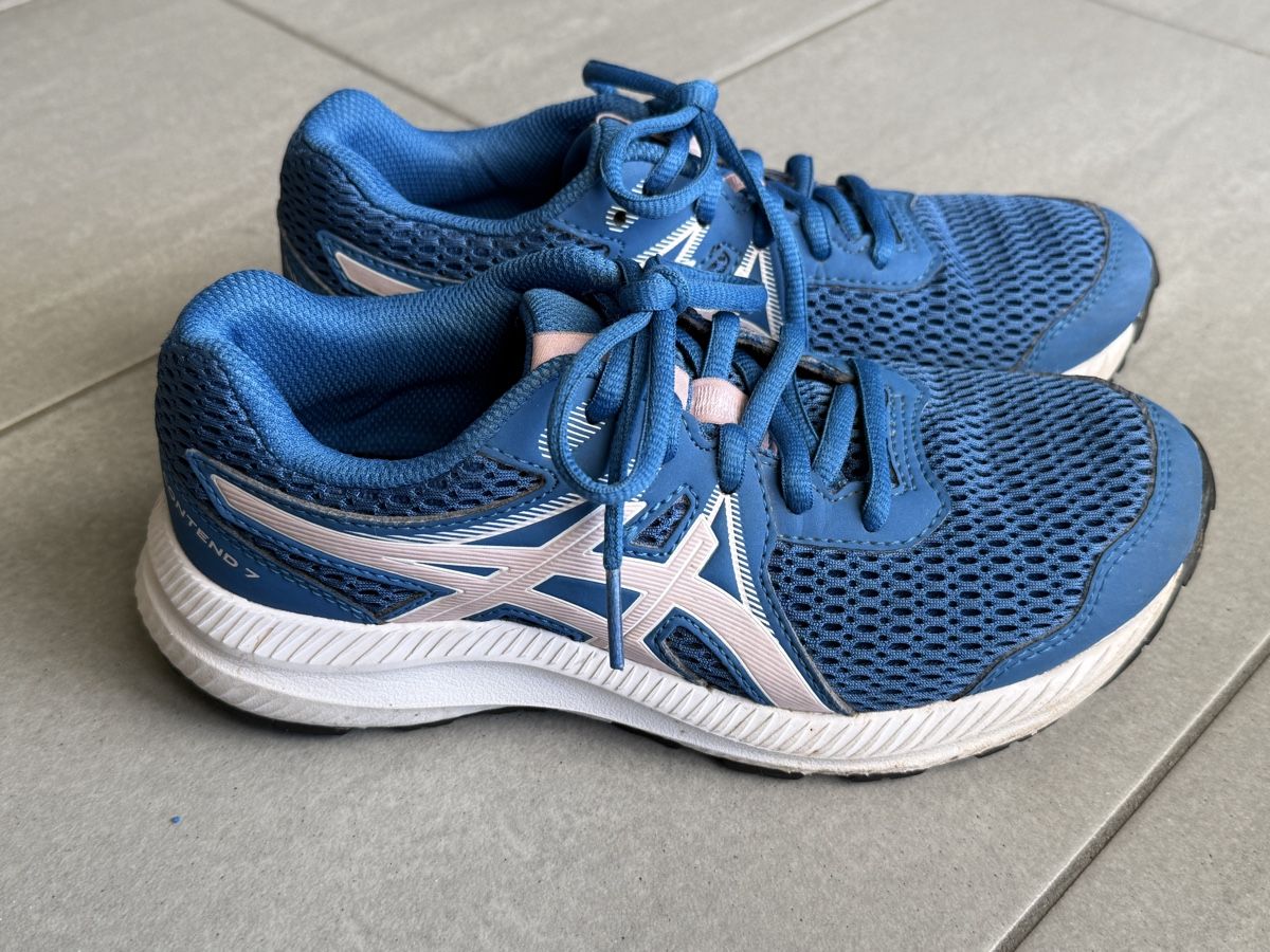 Asics Schuhe für Mädchen: Asics Turnschuhe Grösse 35.5 – Gebraucht aus Mägenwil von Bienchen8 1