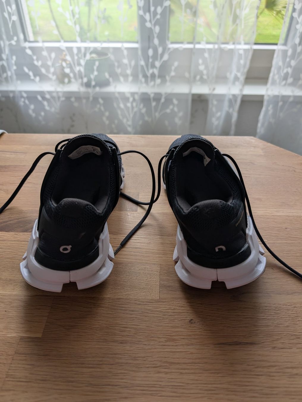 On Damenschuhe: On Schuhe – Gebraucht aus Ballwil von scharasad 1