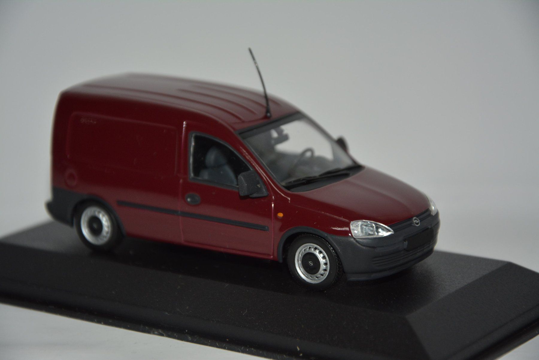 Opel Modellini d'auto: Opel Combo Van 2002 , Minichamps , 1:43 – Nuovo e nell'imballaggio originale da Goldach venduto da Feivel9 5