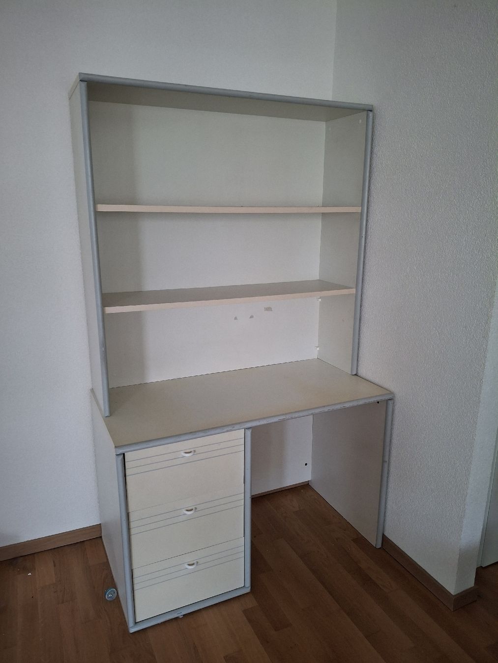 Schreibtische: A donner - bureau – Gebraucht aus Morges von chl_tyj5 1