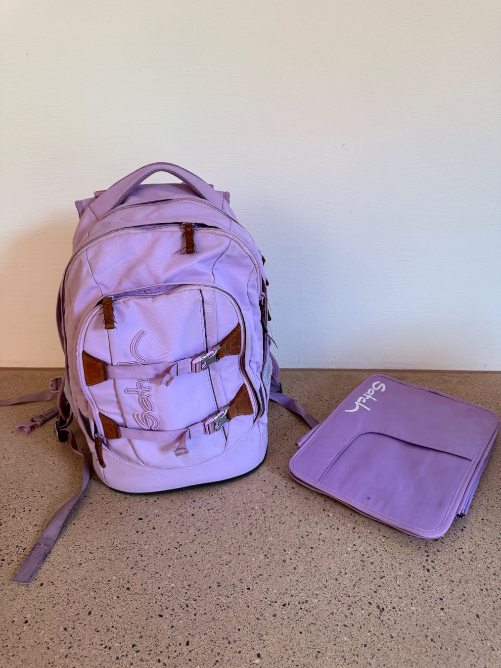 Satch Sacs & sacs à dos: Satch Rucksack Flieder mit Laptop-Tasche – D'occasion à Wohlen AG par sel_2zd6