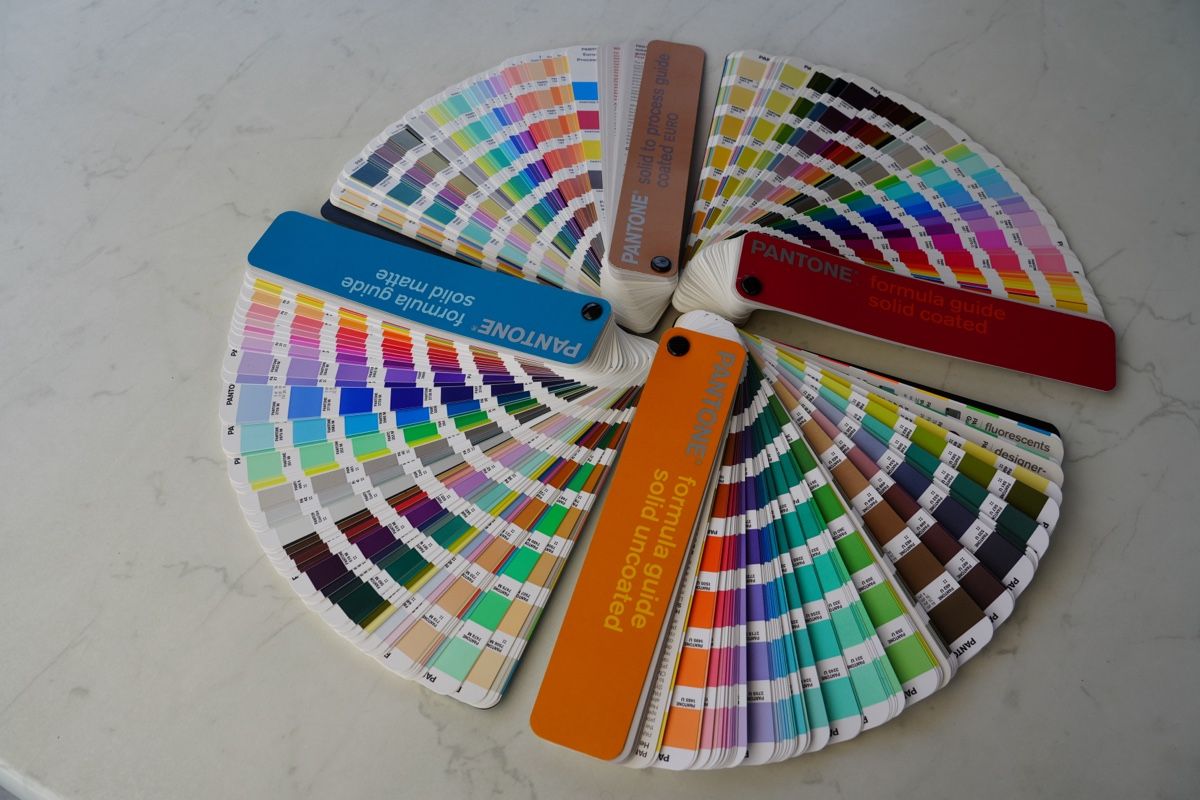 Alle Werkzeuge: PANTONE Formula Guide Set Case – Neu (gemäss Beschreibung) aus Oberwil BL von A.Kaiser 1