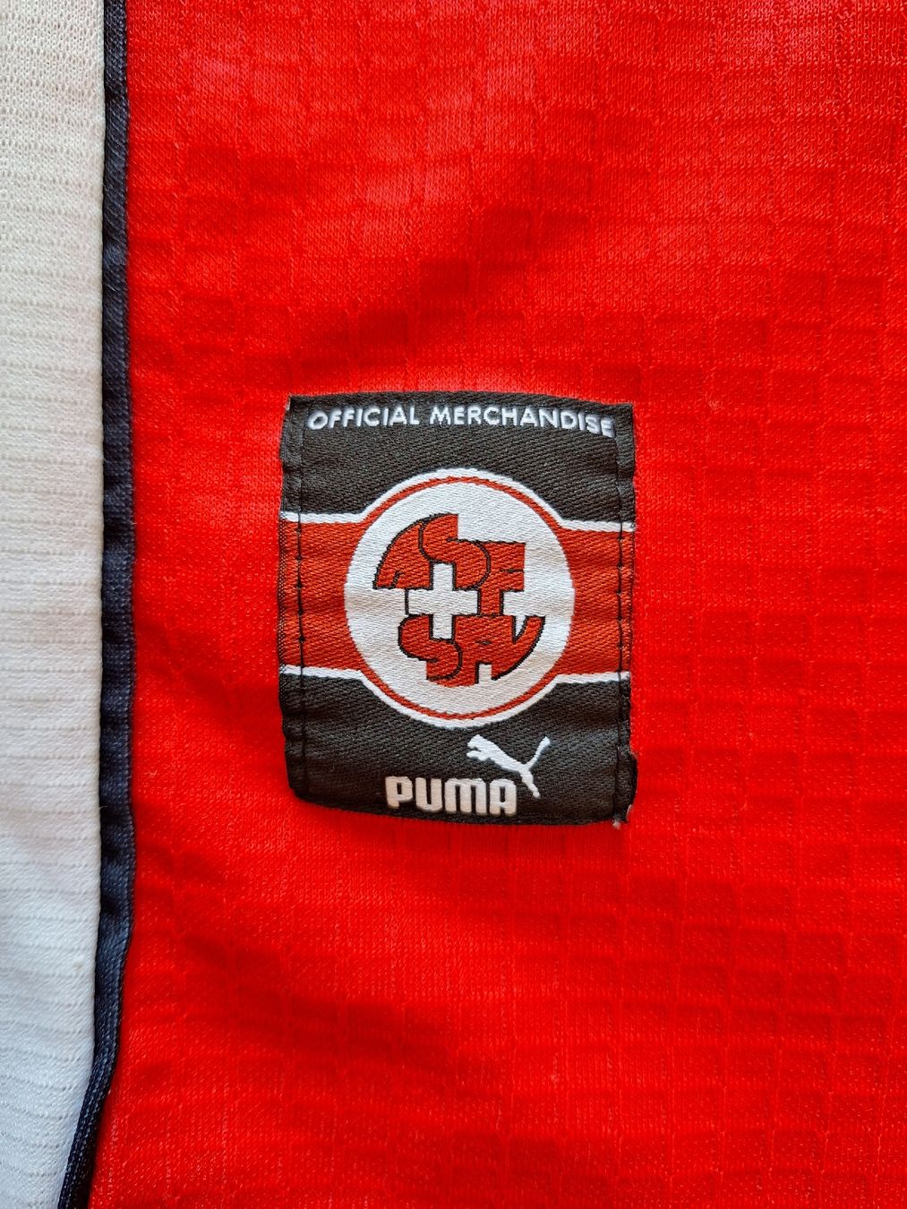 Puma Leibchen & Hosen: Maillot Suisse 1999-2000 – Gebraucht aus Meyrin von Curiace7 3