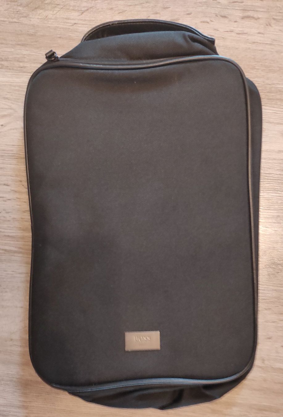 Taschen: Trousse Hugo Boss – Gebraucht aus Renens VD von cla_7zv5