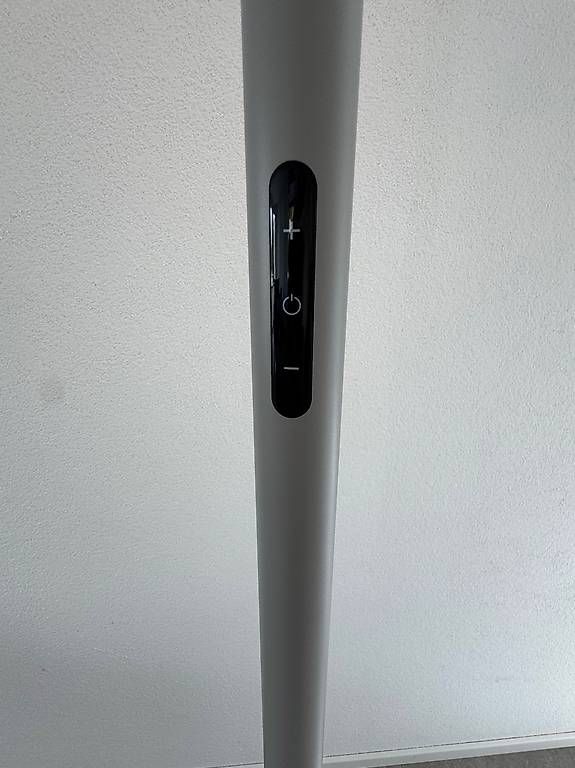 Lampade: CONTINI LED Büro-Stehleuchte Lucent dimmbar – Usato da Ebikon venduto da sherra 3