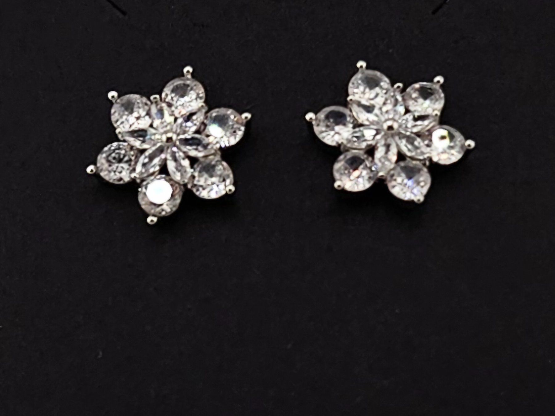 Orecchini pendenti & Orecchini a lobo: Ohrstecker Blumenform Zirkonia Transparent – Nuovo e nell'imballaggio originale da Thalwil venduto da Seesteine 2