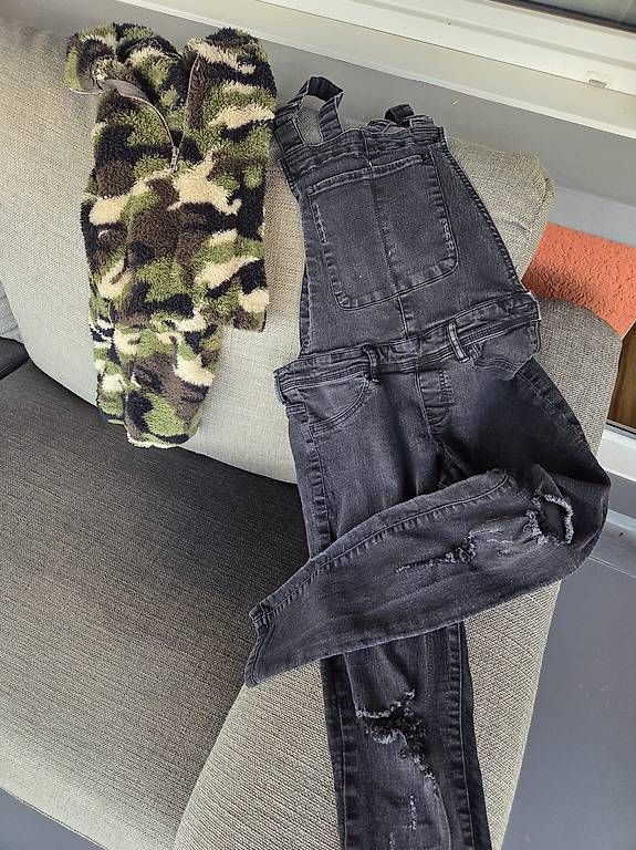 Hosen: 2er-Set Gr. S: Latzhose & Teddy-Fleece – Gebraucht aus Winterthur von Janine18
