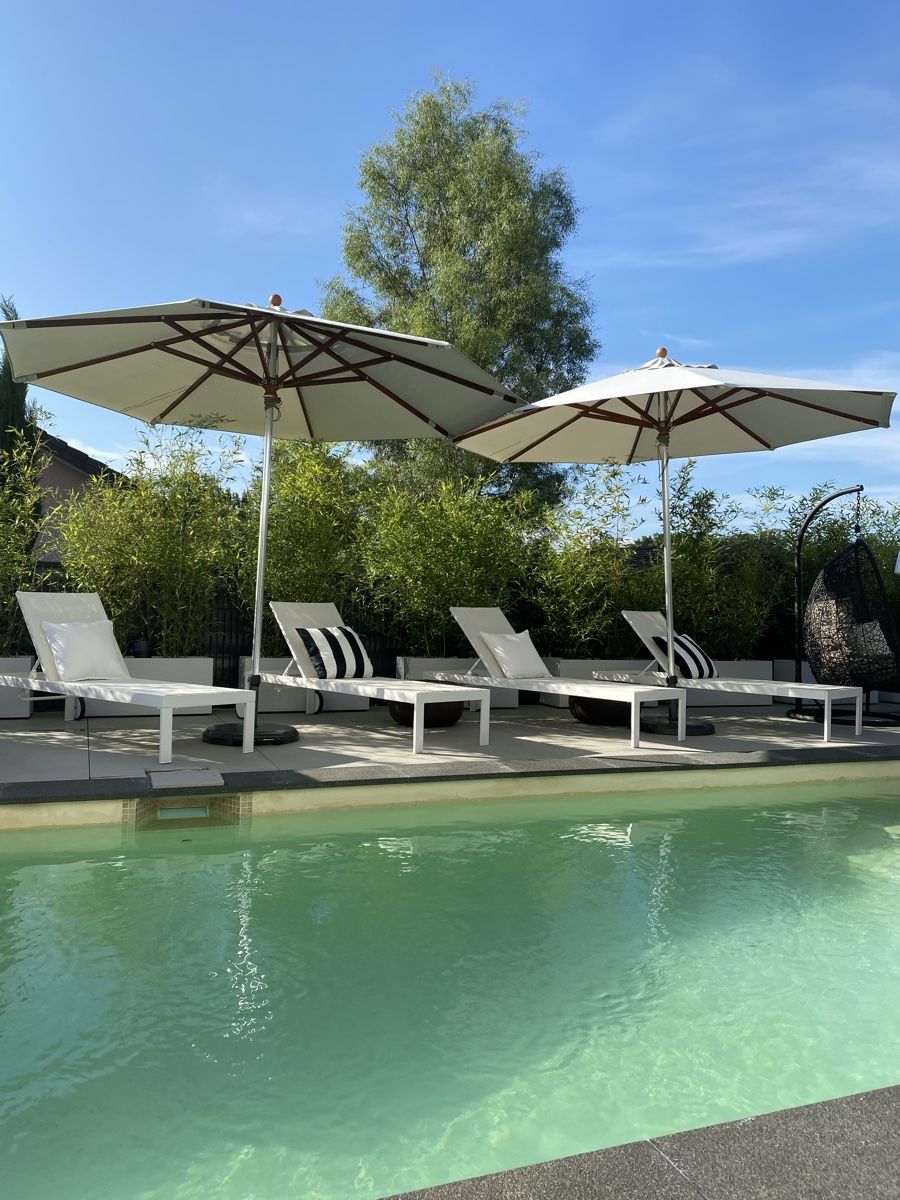 Livique Sedie a sdraio: Chaises longues blanches à roulettes en aluminium – Usato da Geneve venduto da PascalPup 4