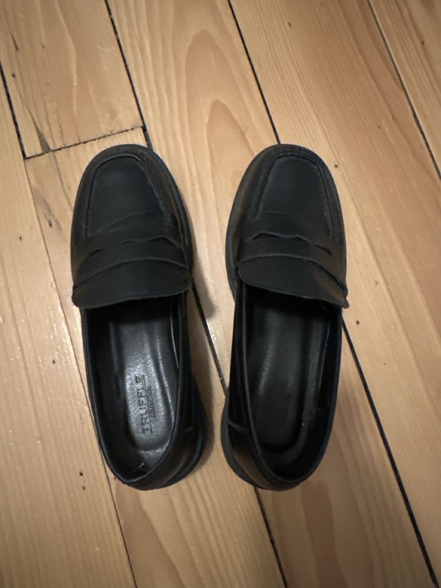 Chaussures femmes: Damen Loafer schwarz Grösse 38.5 – D'occasion à Schaffhausen par NellyE 3