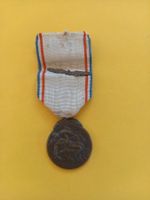 Médaille ancienne en bronze, Reconnaissance française