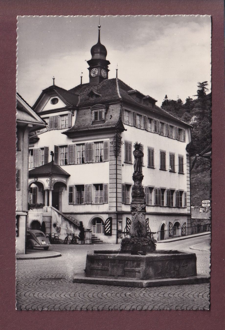 Cartoline postali: SARNEN - Rathaus - Auto – Usato da Pully venduto da nicecards