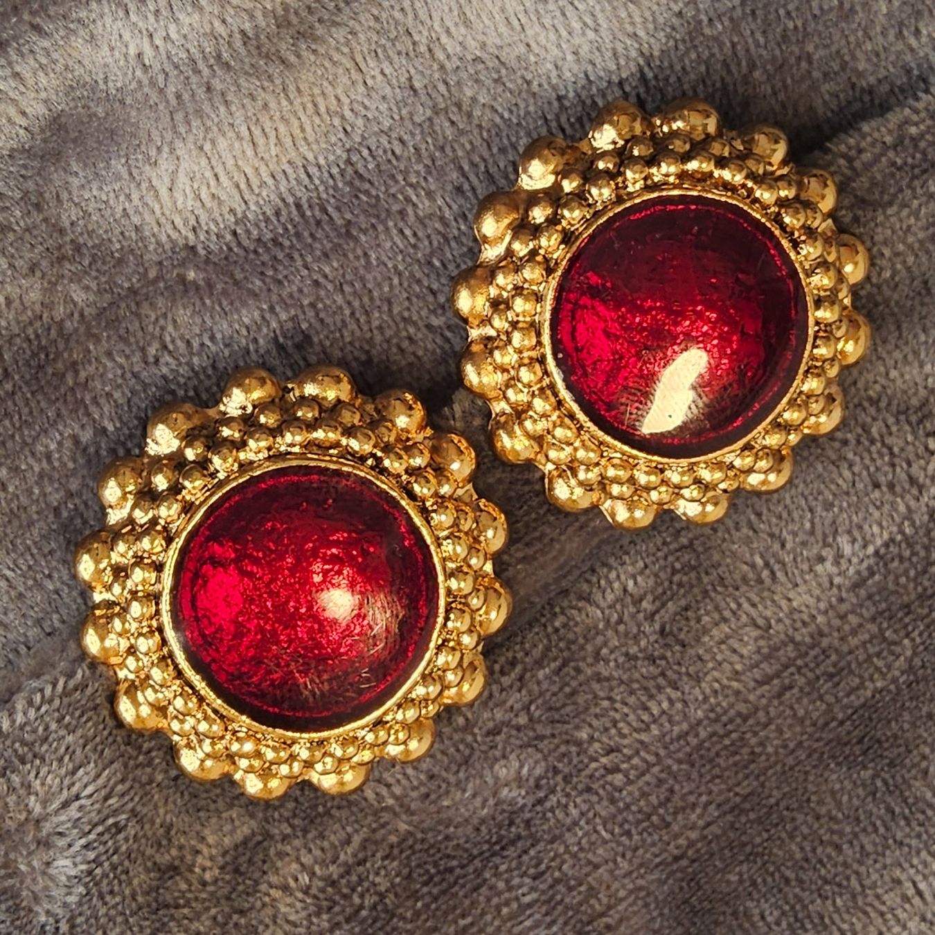 Ohrringe & -stecker: Vintage goldig rote Email Ohrclips – Gebraucht aus Zürich von philpip 1