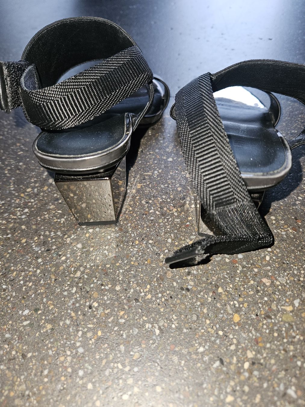 Scarpe da donna: Schwarze Sandalen mit Blockabsatz - Grösse 38 – Nuovo (secondo la descrizione) da Anwil venduto da tamoos 4