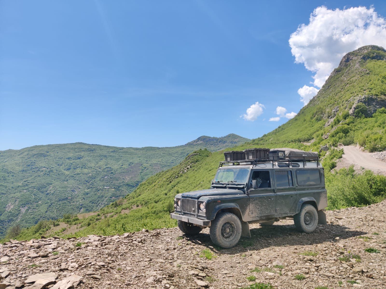 Land Rover Automobili: Land Rover Defender TD5 Overlander – Usato da Horgen venduto da noa_2dsd