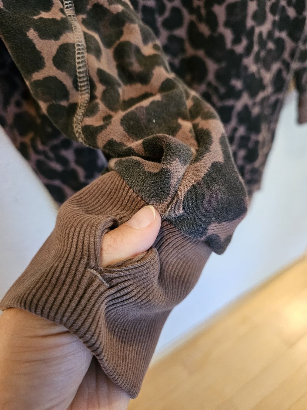 Next Maglioni & Felpe: NEXT Hoddie mit Leo-Muster Grösse XL – Usato da Bern venduto da Oscarella 4