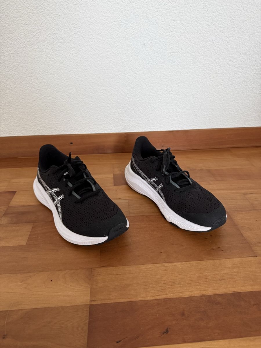 Scarpe per ragazzi: ASICS Trainingsschuh Gr. 38 – Usato da Dietlikon venduto da Ghostm
