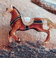 Hübsche Brosche Pferd / Ross braun mit Strass-Steinchen