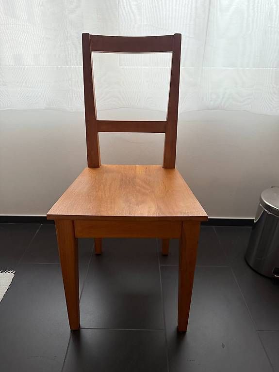 Chaises: 8x Holzstühle – D'occasion à Jona par IT-mies
