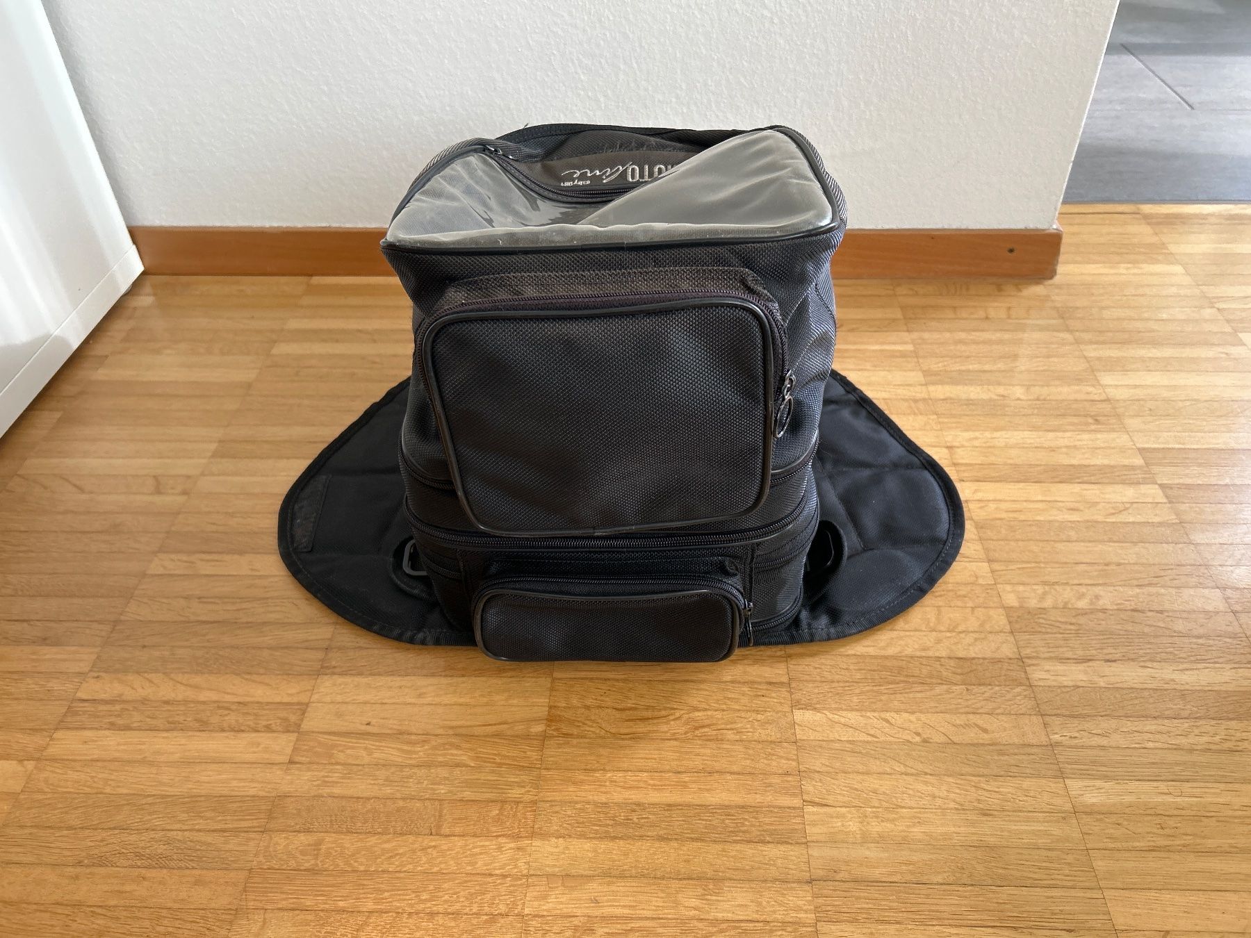 Topcase: Motorrad Tanktasche – Usato da Schwerzenbach venduto da Thoeny1 2