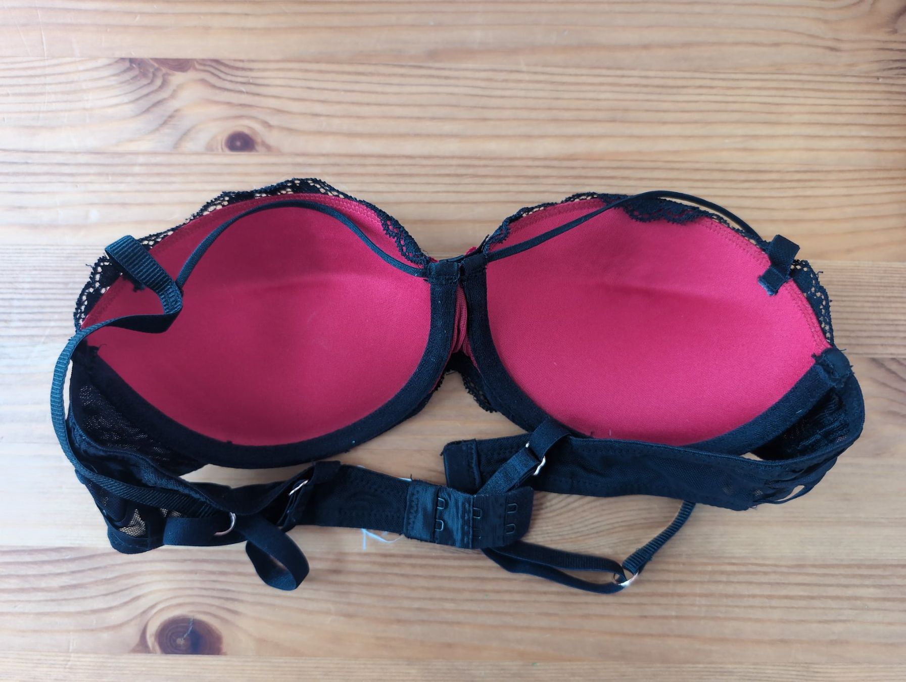 C&A Sonstige Unterwäsche: Spitzen BH schwarz/rot Gr.75B – Gebraucht aus Alberswil von __colafroeschli__ 2