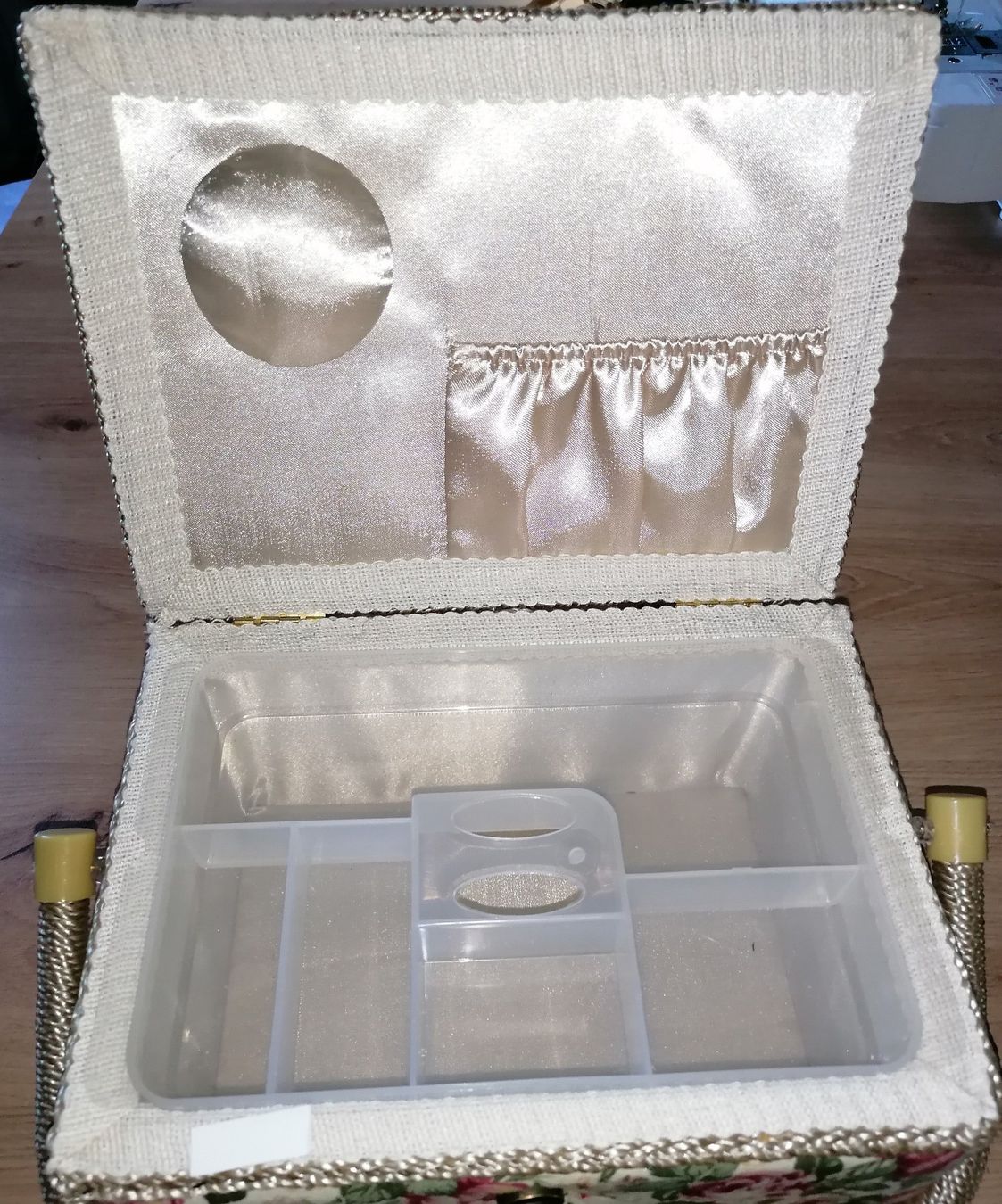 Altro per la casa: Splendide => Joli rangement p. couturière – Nuovo (secondo la descrizione) da Corcelles-près-Payerne venduto da RxOne_Krs 2