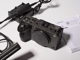 Sony FX30 Cinema Line + XLR Handle, near mint