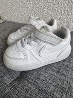 Nike Kinder Turnschuhe weiss Grösse 25